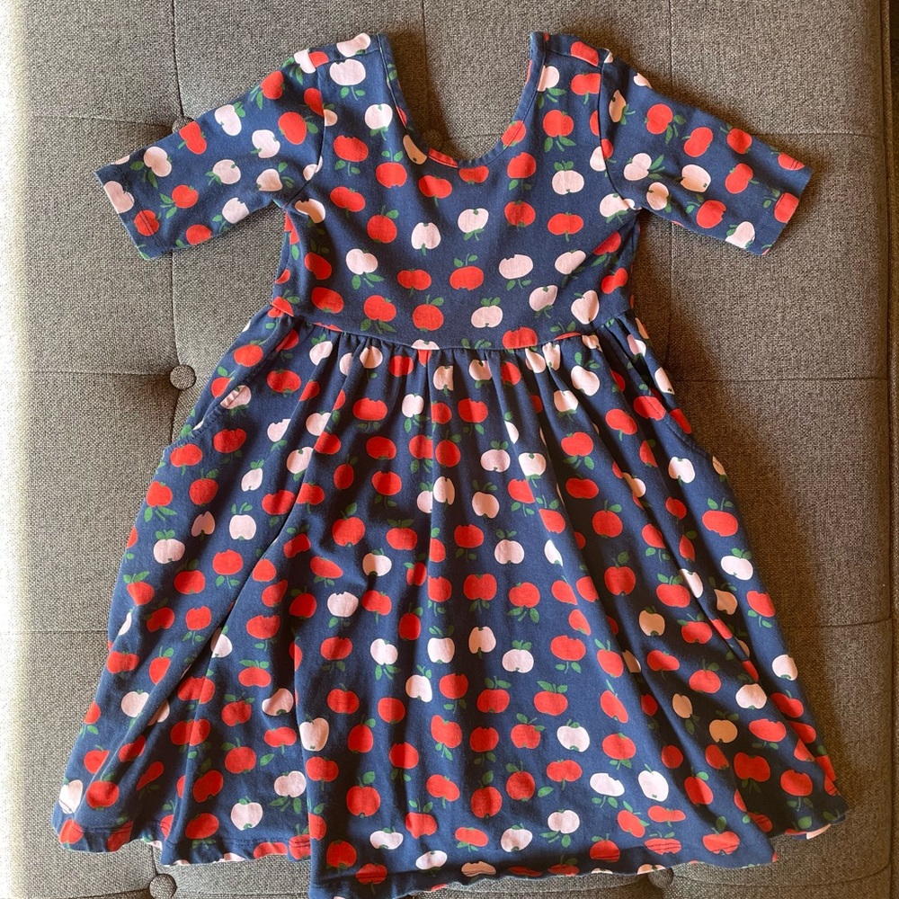 Hanna Andersson short sleeved apple print dress with pockets
